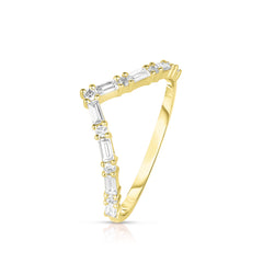 Round and Baguette Diamond V Ring, 14k yellow gold, side view - URBAETIS Fine Jewelry