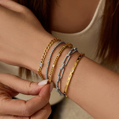 Bezel Baguette Curb Chain Bangle, 14K Yellow Gold- URBAETIS Fine Jewelry