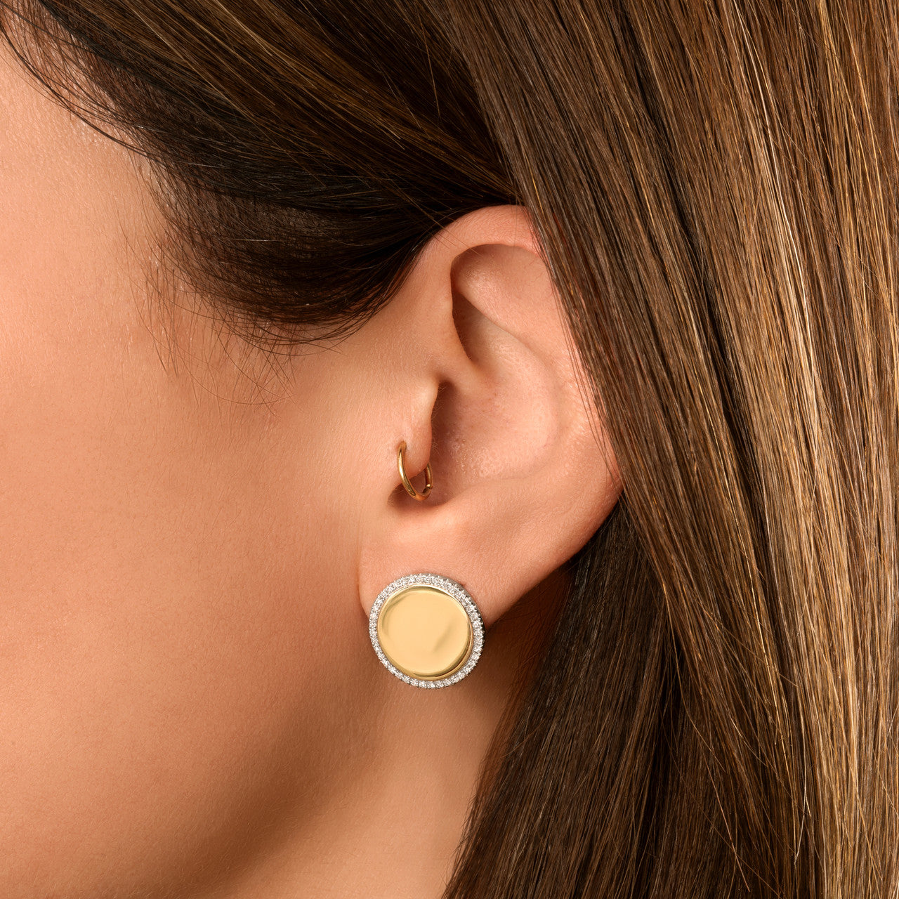 Round Diamond Border Studs, 14k yellow gold - URBAETIS Fine Jewelry