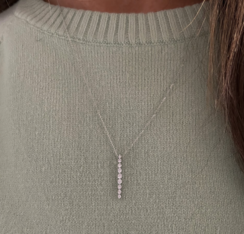 Graduated Single Prong Pendant in 14k White Gold - URBAETIS Fine Jewelry