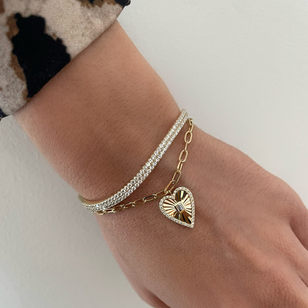 Fluted Baguette and Diamond Heart Bracelet, 14K Yellow gold- URBAETIS Fine Jewelry